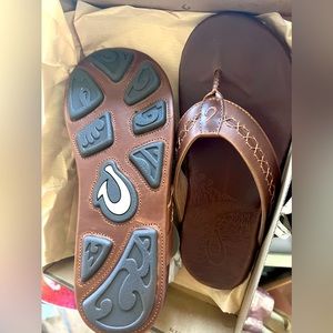 Olukai men’s leather flip flops